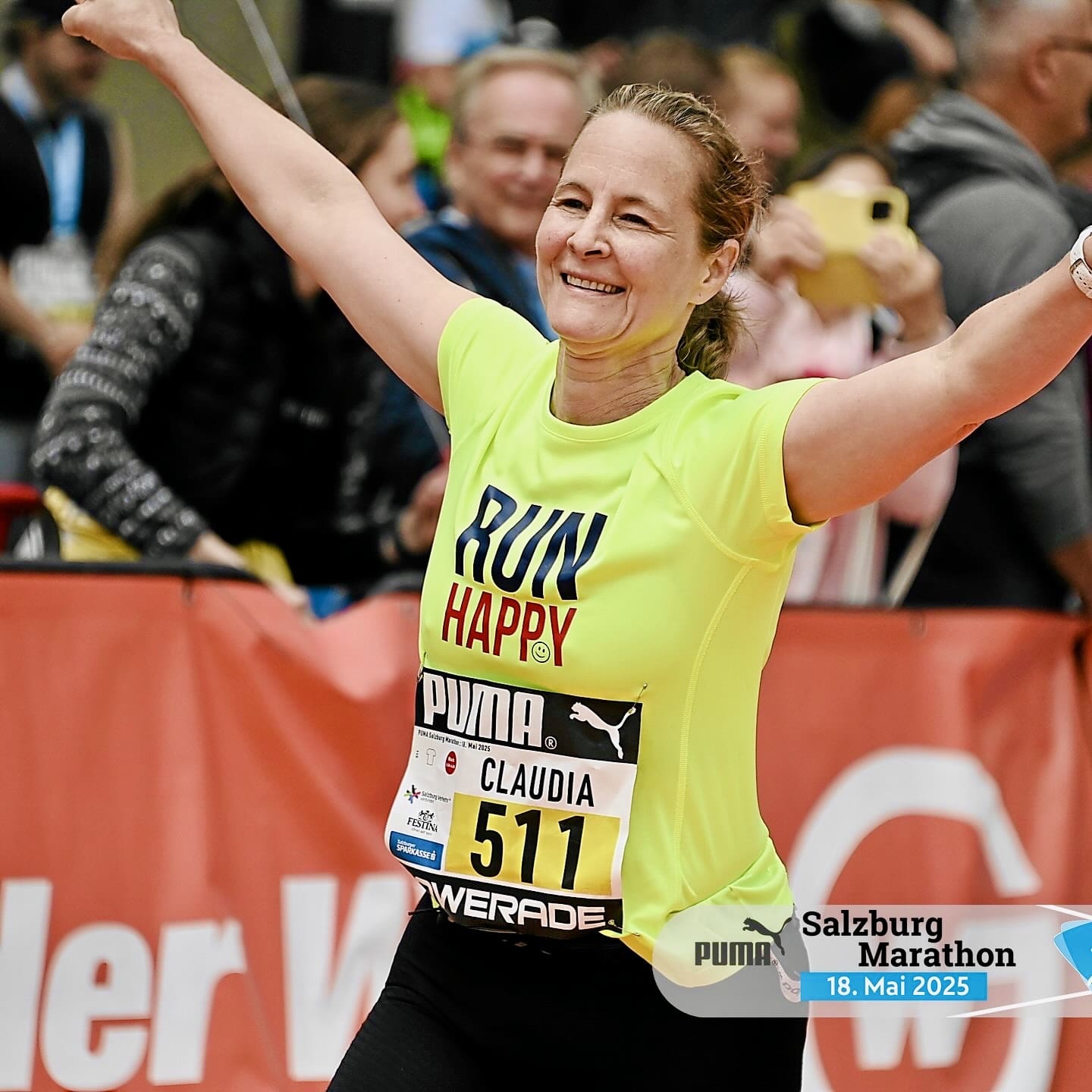 Claudia Pötzsch beim Finish Salzburg Marathon am 18.5.20255